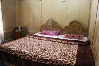 Switzerland Houseboat, Srinagar 2